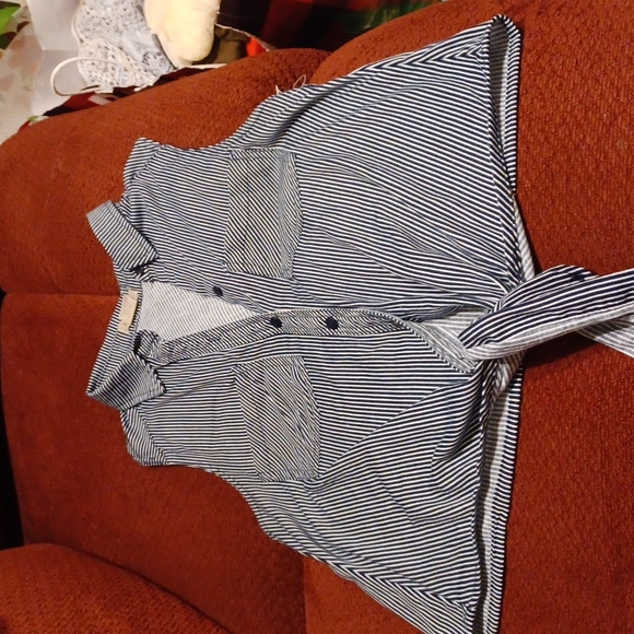 Top - Picture 2 of 3